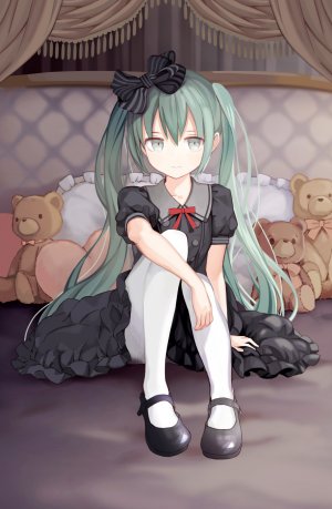 VOCALOID,初音ミク,kenji,single,長身像,视线正对,前发,双马尾,坐姿,全身,萝裙,哥特萝莉,少女
