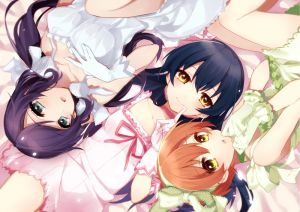 星空凛,園田海未,東條希,LoveLive!校园偶像计划,咲良ゆき,前发,露肩,青发,项圈,连衣裙,手套,绿色眼,发饰,长发,视线正对,LoveLive!,横臥,開いた口,紫发,缎带,短发,笑顔,双马尾,黄色眼