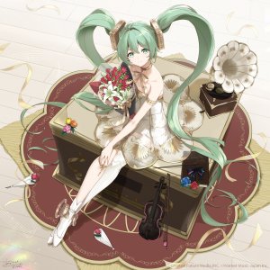 VOCALOID,miku_symphony,初音ミク,asahi_kuroi,single,视线正对,highres,前发,笑顔,双马尾,露肩,坐姿,绿色眼,呆毛,全身,超长发,绿发