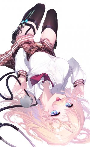 Hololive,ワトソン・アメリア,yaguo,白背景,黑丝,碧眼,衬衫,发饰,holding,长发,长袖,视线正对,横臥,迷你短裙,開いた口,短裙,笑顔,single,Vtuber