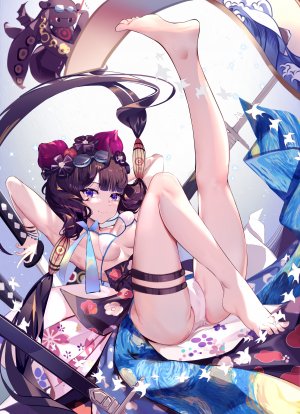 とと様,Fate/GrandOrder,Fate系列,pixiv_fate/grand_order_contest_1,小山酱,裸足,水着,黑发,碧眼,露胸,发饰,武士刀,视线正对,横乳,短发,笑顔,single,泳装,剑,weapon