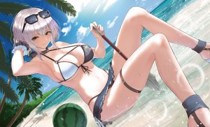 Hololive,白銀ノエル,前发,裸足,露肩,海滩,水着,露胸,项圈,cleavage,cross,绿色眼,包子頭,holding,巨乳,视线正对,迷你短裙,露脐,桜庭ロイヤル,短发,银发,坐姿,短裙,天空,笑顔,single,泳装,结发,weapon,Vtuber